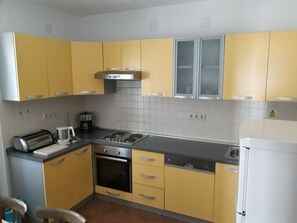 Réfrigérateur, four, lave-vaisselle