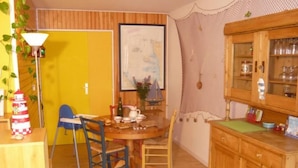 Dining - Wohnung "Les Comptoirs" mit Privatparkplatz by Interhome (Saint Malo)