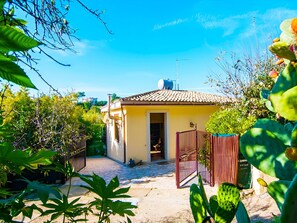 Terrace/patio - Villa in Lido Di Noto, Sizilien by Interhome (Calabernardo)