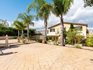 Terrace/patio - in Strandnähe by Interhome (Calabernardo)