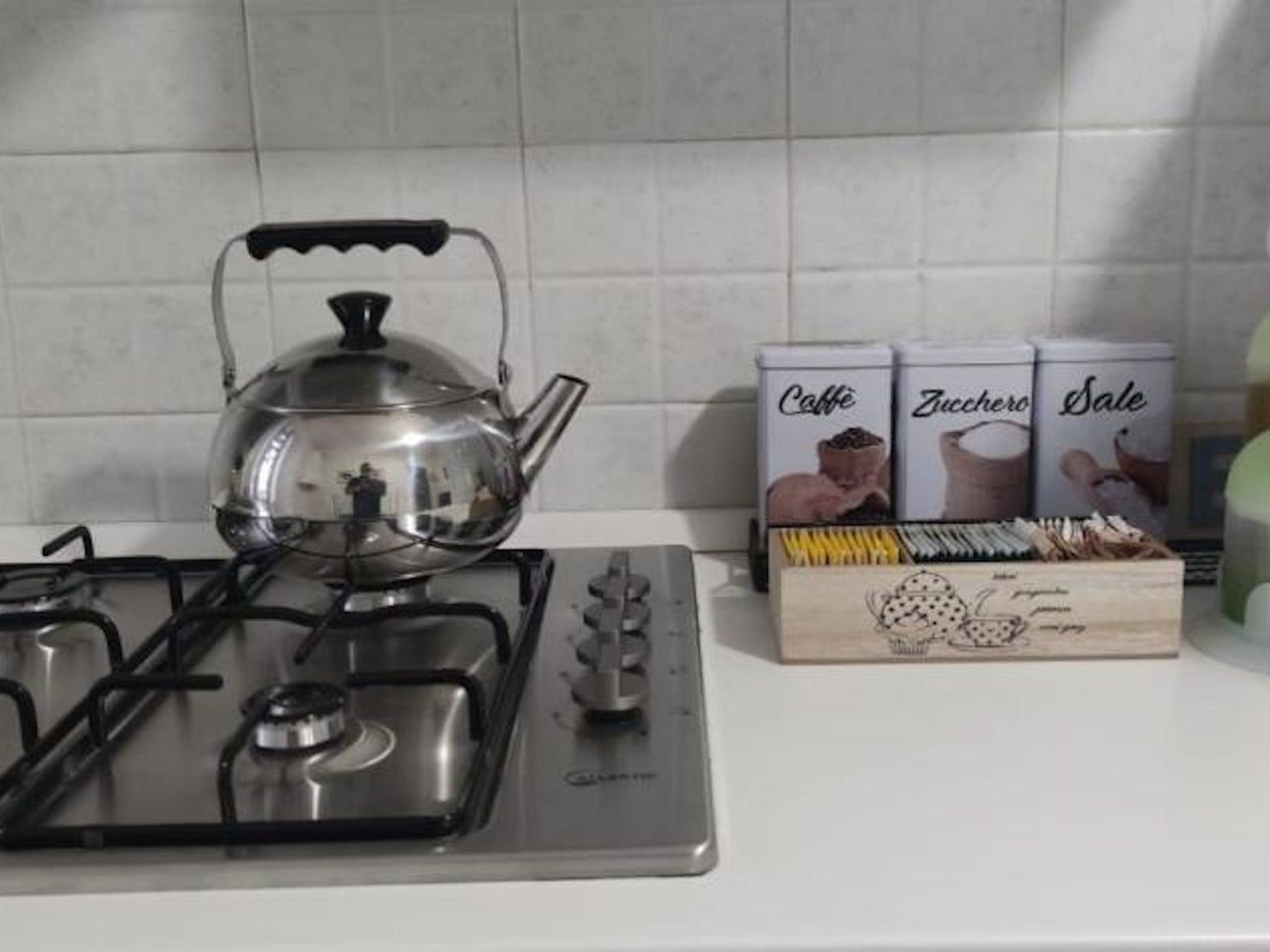 Réfrigérateur, micro-ondes, four