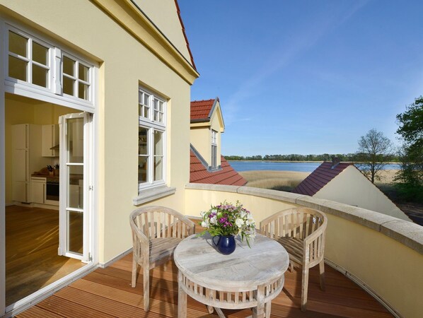 Outdoor dining - Wohnung im zweiten Obergeschoss des Gutshauses by Interhome (Gingst)
