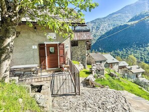 Exterior - Chalet 'Casa al Pozzo' mit Bergblick by Interhome (Torre di Santa Maria)