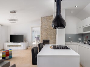 Fridge, microwave, oven, dishwasher - Villa Sandra - Privater Pool by Interhome (Medici)