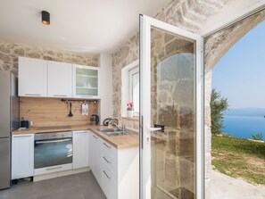 Fridge, microwave, oven, dishwasher - Villa "Villa Vista" mit privatem Pool by Interhome (Omiš/Lokva Rogoznica)