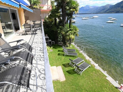 Villa "Genovese al Lago": Aussergewöhnliche Villa mit eigenem Seezugang, Hallen by Interhome