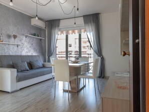 TV - Wohnung 'Il Girasole' Seeblick by Interhome (Castelletto sopra Ticino)