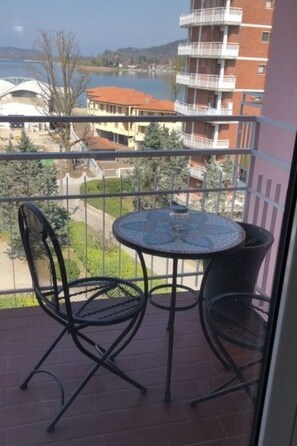 Outdoor dining - Wohnung 'Il Girasole' Seeblick by Interhome (Castelletto sopra Ticino)