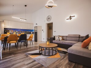 Living area - Luxuriöses Ferienhaus Lucija mit Jacuzzi by Interhome (Dugi Rat)