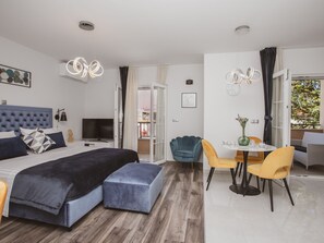 Internet - Luxuriöses Ferienhaus Lucija mit Jacuzzi by Interhome (Dugi Rat)