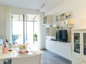 Living Room - Perla Abernathy - Haus mit Pool und Garten by Interhome (Boissano)