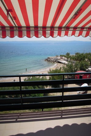 Property grounds - Große Ferienwohnung in Duće mit Privatem Balkon und Meerblick by Interhome (Dugi Rat)