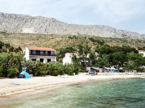 Exterior - Große Ferienwohnung in Duće mit Privatem Balkon und Meerblick by Interhome (Dugi Rat)
