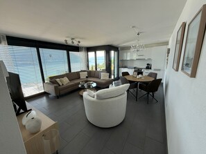 Unclassified image, 2 of 22, button - Apt. "Panoramico" mit bombastischem See- & Bergblick by Interhome (Brissago)