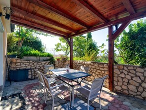 Outdoor dining - Wohnung mit Terrasse by Interhome (Novi Vinodolski)