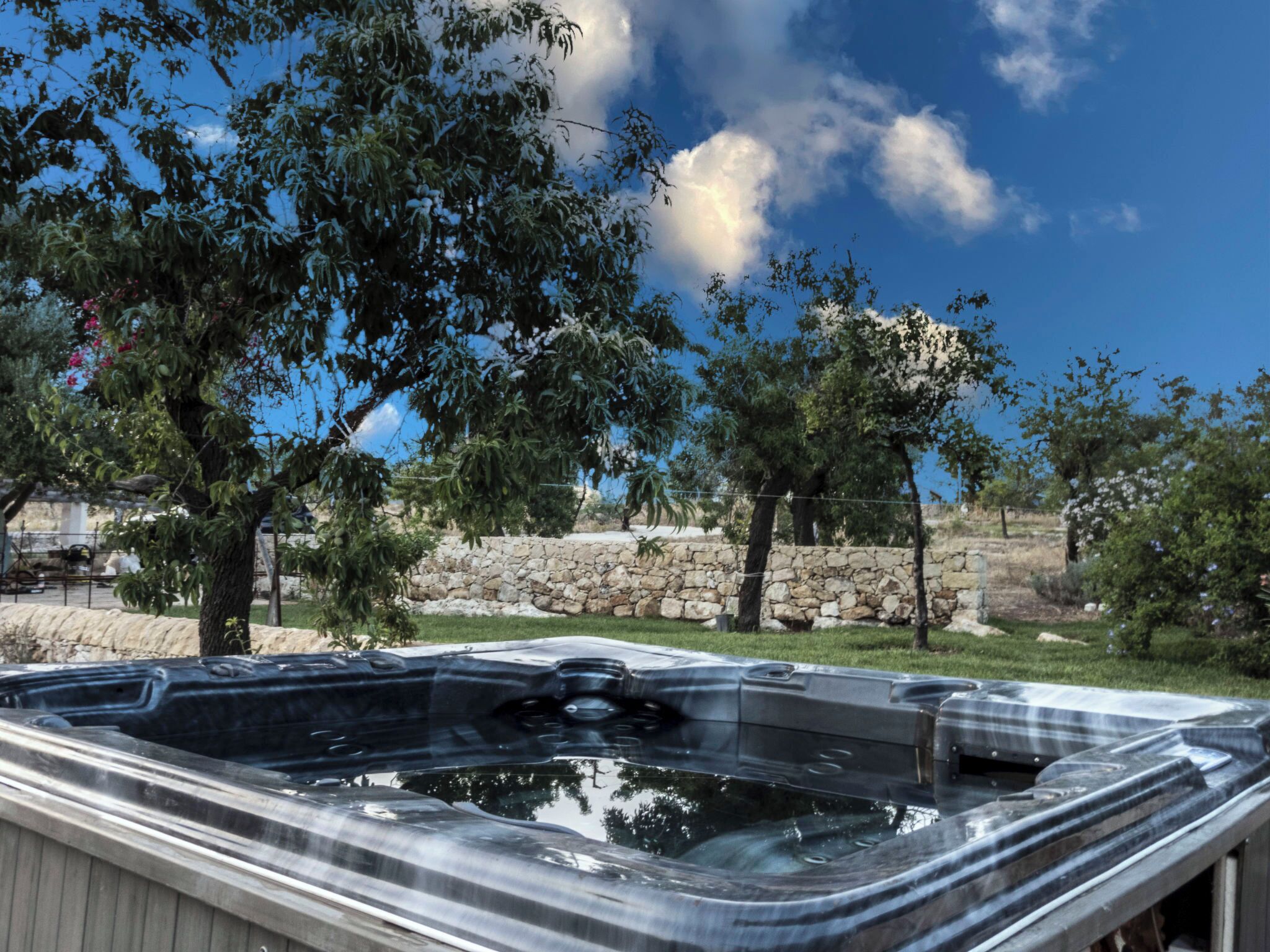 Outdoor spa tub