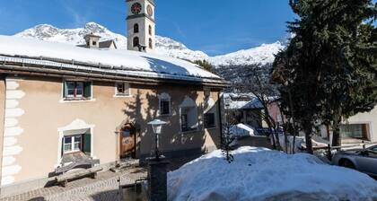 Chesa Sela Historisches Engadinerhaus (1641) by Interhome