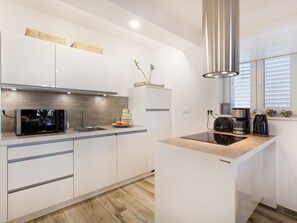Fridge, microwave, oven, dishwasher - Apartment Allure by Interhome (Dubrovnik)