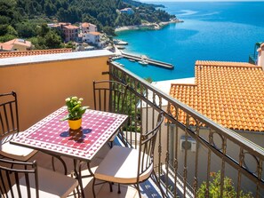 Outdoor dining - Wohnung im zweiten Stock mit Balkonen by Interhome (Brela)