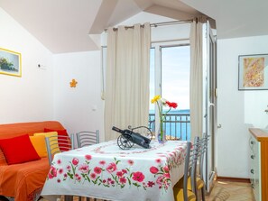 Dining - Wohnung im zweiten Stock mit Balkonen by Interhome (Brela)