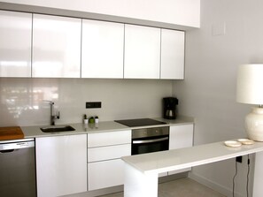 Fridge, oven, dishwasher, cookware/dishes/utensils - mit Blick auf das Wasser by Interhome (Castillo de Don Juan)