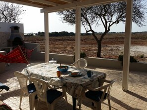 Outdoor dining - Wohnung in Portopalo der Farben by Interhome (Pachino)