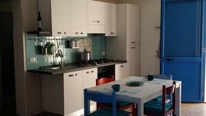 Fridge, oven, cookware/dishes/utensils - Wohnung in Portopalo der Farben by Interhome (Pachino)