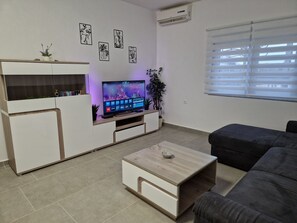 TV - Gabriela by Interhome (Debeljak)