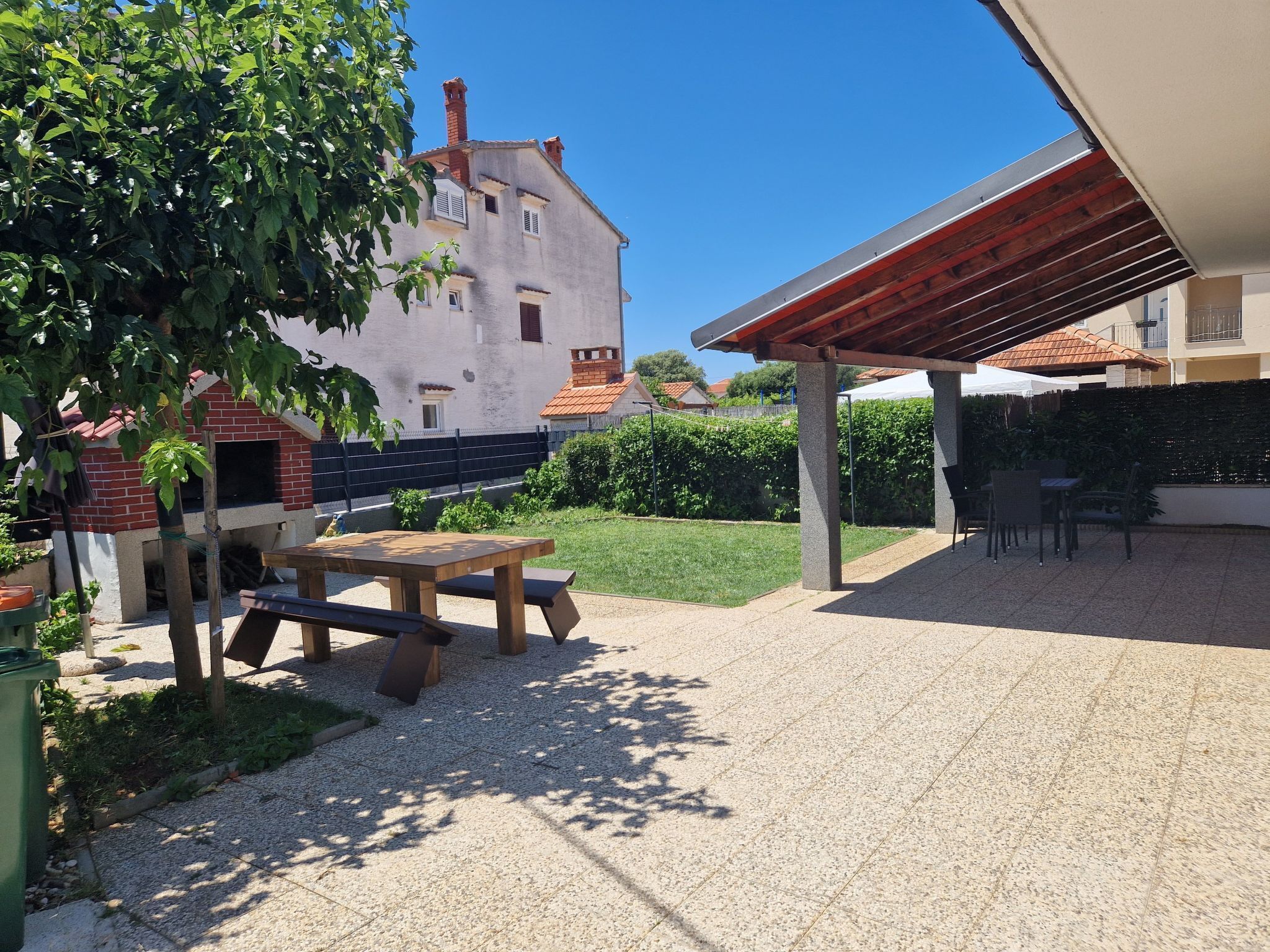 屋外ダイニングエリア