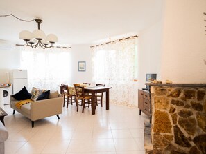TV, fireplace - Haus in Santa Maria Del Focallo mit Privatparkplatz by Interhome (Ispica)