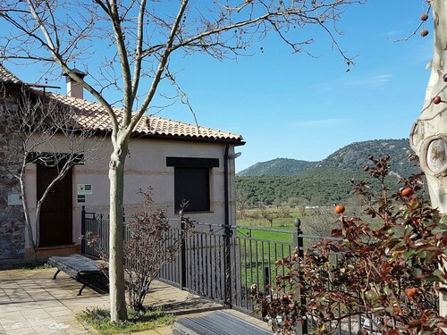 mit privatem Pool by Interhome