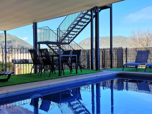 mit privatem Pool by Interhome