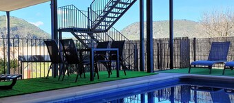 mit privatem Pool by Interhome