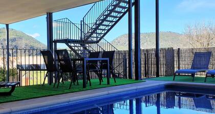 mit privatem Pool by Interhome