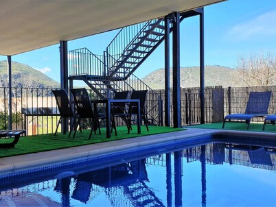 mit privatem Pool by Interhome