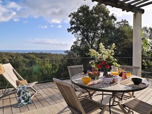 Outdoor dining - Villa Belle Vue, direkt am Meer, 1-2 Haustiere erlaubt by Interhome (Cervione/Castagniccia)