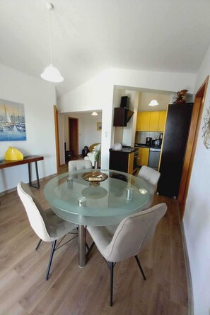 Dining - Wohnung mit Whirlpool by Interhome (Krneza)