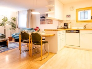Fridge, oven, dishwasher, cookware/dishes/utensils - Chesa La Capriola by Interhome (Sils Maria)