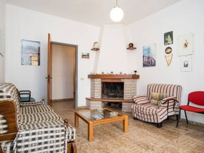 TV, fireplace - Villa Degli Angeli mit Blick auf das Meer by Interhome (Ispica)