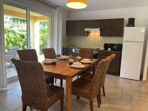 Fridge, microwave, oven, dishwasher - Villa Verdi A Wohnung inmitten der Natur by Interhome (Montauroux)