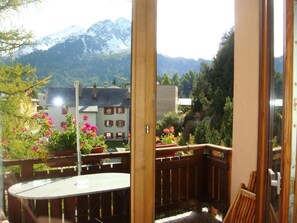 Outdoor dining - Apparthotel Pöstli Nr. 307 by Interhome (Maloja)