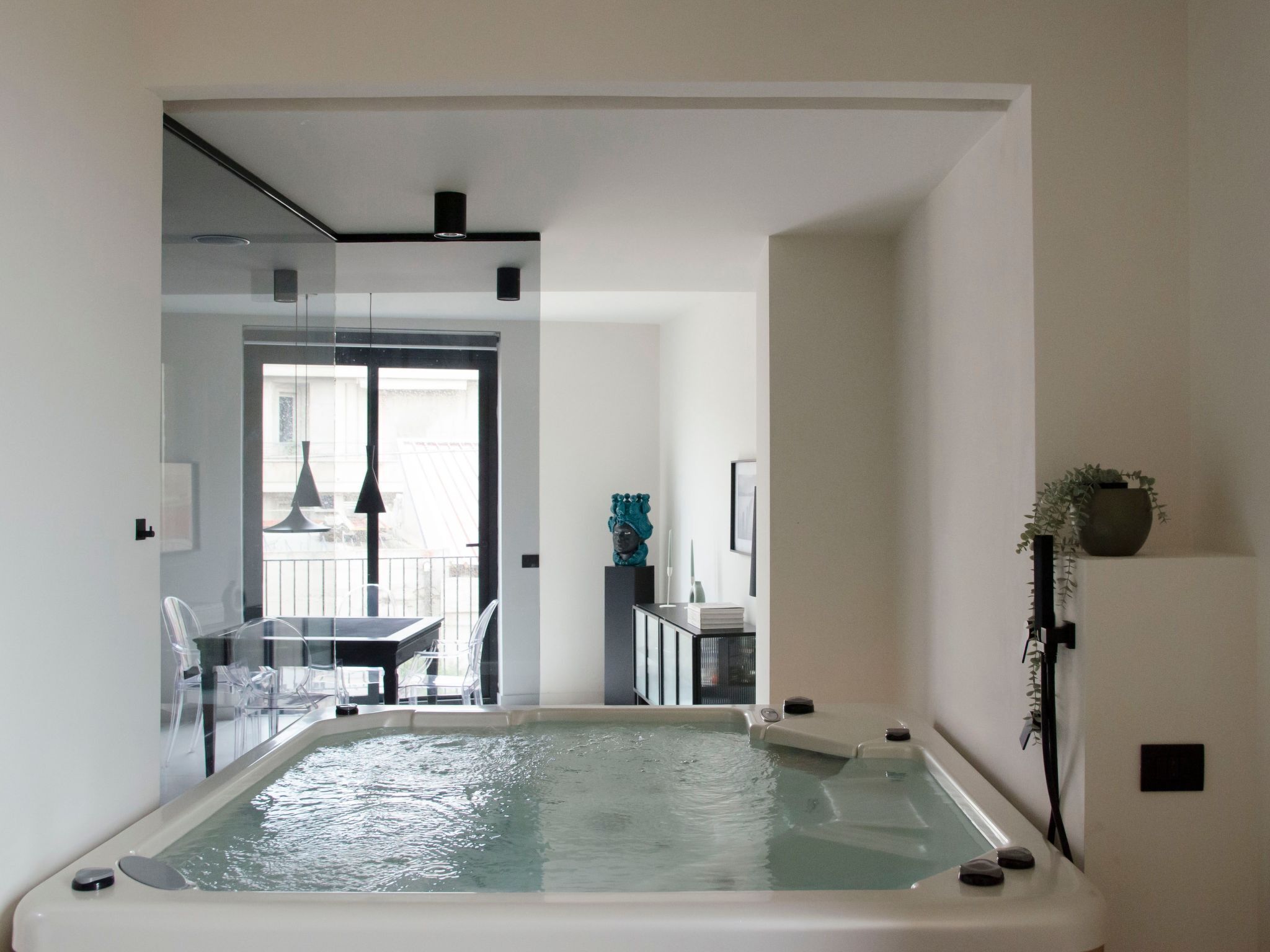 المنشأة من الداخل