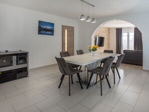 Dining - Ferienvilla , Schwimmbad, Imotski, Makarska by Interhome (Donji Vinjani)