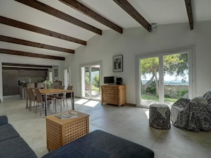 TV, fireplace - Valcros by Interhome (La Londe Les Maures)