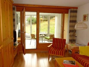 TV - Pöstli Wohnung 104 by Interhome (Maloja)