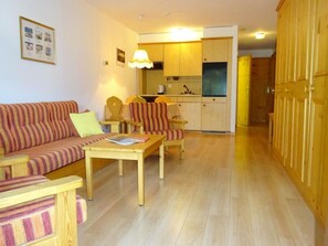 TV - Pöstli Wohnung 104 by Interhome (Maloja)