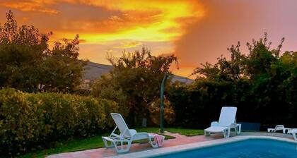 Sehr gepflegtes Ferienhaus im typisch spanischen Stil mit Garten, zwei Terrasse by Interhome