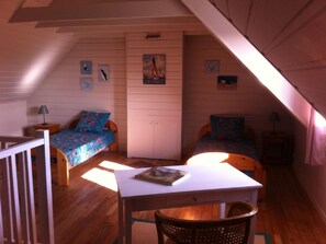 Internet - Tolles Ferienhaus in Esquibien mit Großem Garten by Interhome (Esquibien)