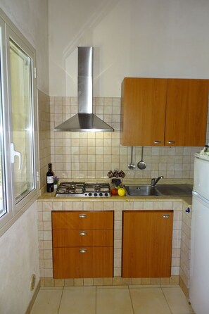 Fridge, microwave, cookware/dishes/utensils - La Perla 10 by Interhome (Marina di Modica)
