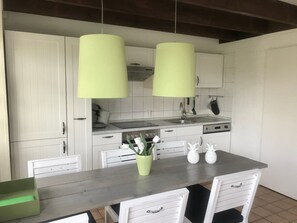 Kühlschrank, Mikrowelle, Ofen, Geschirrspüler